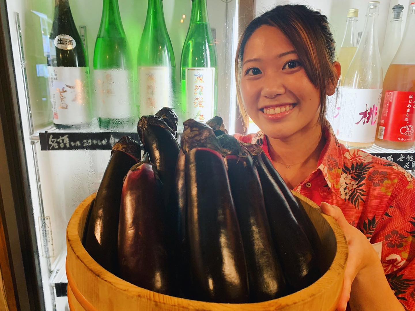 ︎皆様こんちには。梅雨も明けて一気に夏突入しましたね。照らす家今が旬の夏茄子入荷しました！贅沢にお通しで利用してます。ぜひこの機会にお召し上がり下さいませ。期間限定なので約2週間で終了します。いま勢いのある、るのでした^^ #名護市#名護市居酒屋#名護居酒屋#名護グルメ#名護市個室#名護個室#照らす家#飲み放題#名護飲み放題#名護市飲み放題