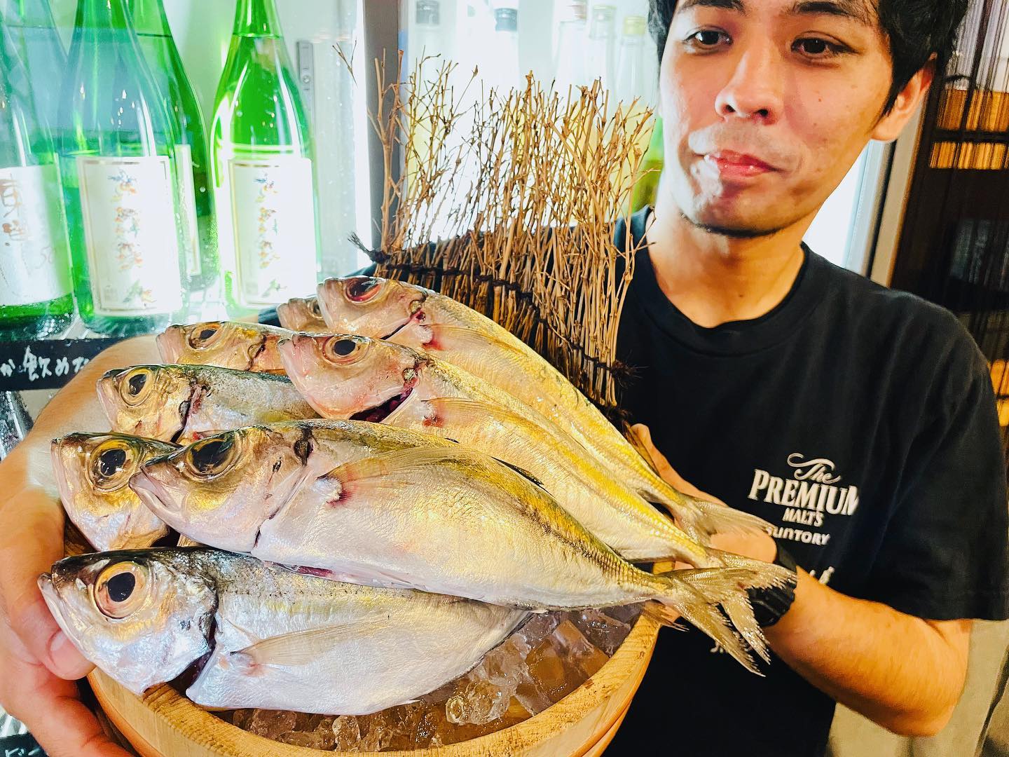 ︎おすすめメニュー1番気合い入ってるやつ。お刺身で食べれる鮮度の良い鯵を贅沢に1尾丸ごと鯵フライにしました！照らす家本気の鯵フライこの機会にぜひお召し上がり下さいませ。尚、鯵フライは1日限定5食です。平日営業時間17時〜翌1時週末営業時間17時〜翌5時TEL 0980-54-9795 #名護市#名護市居酒屋#名護居酒屋#名護グルメ#名護市個室#名護個室#照らす家#飲み放題#名護飲み放題#名護市飲み放題